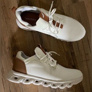 Nautica Women’s White and Brown Sneakers size 10